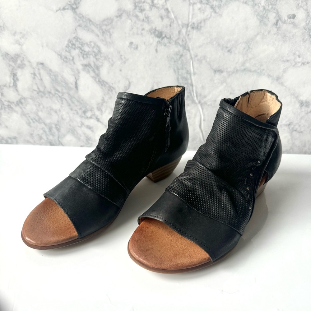 Miz Mooz Leather Heeled Sandals Canterbury Black Size 37/6.5-7 US